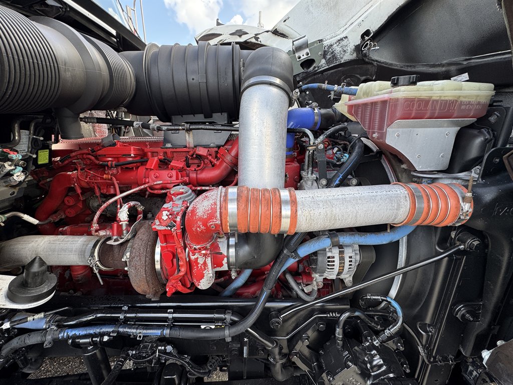 2015 Kenworth T8 Series - $119,995