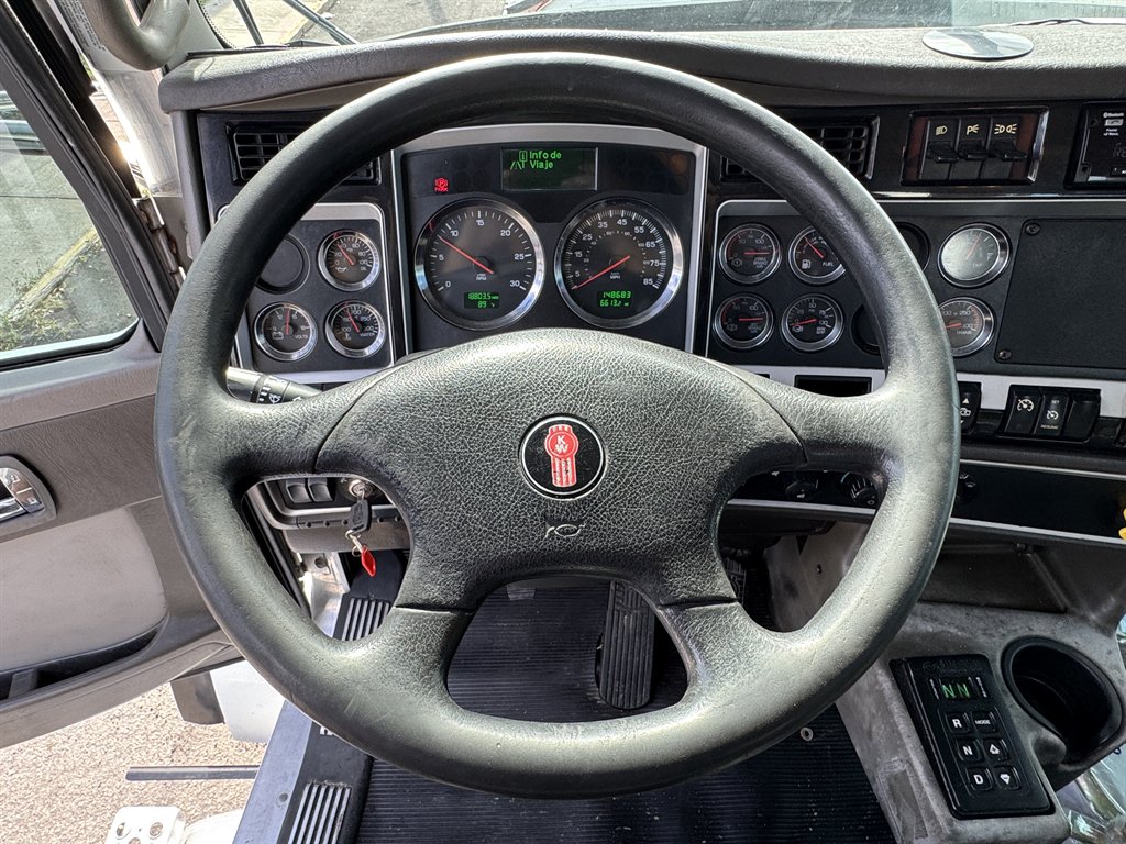 2015 Kenworth T8 Series - $119,995