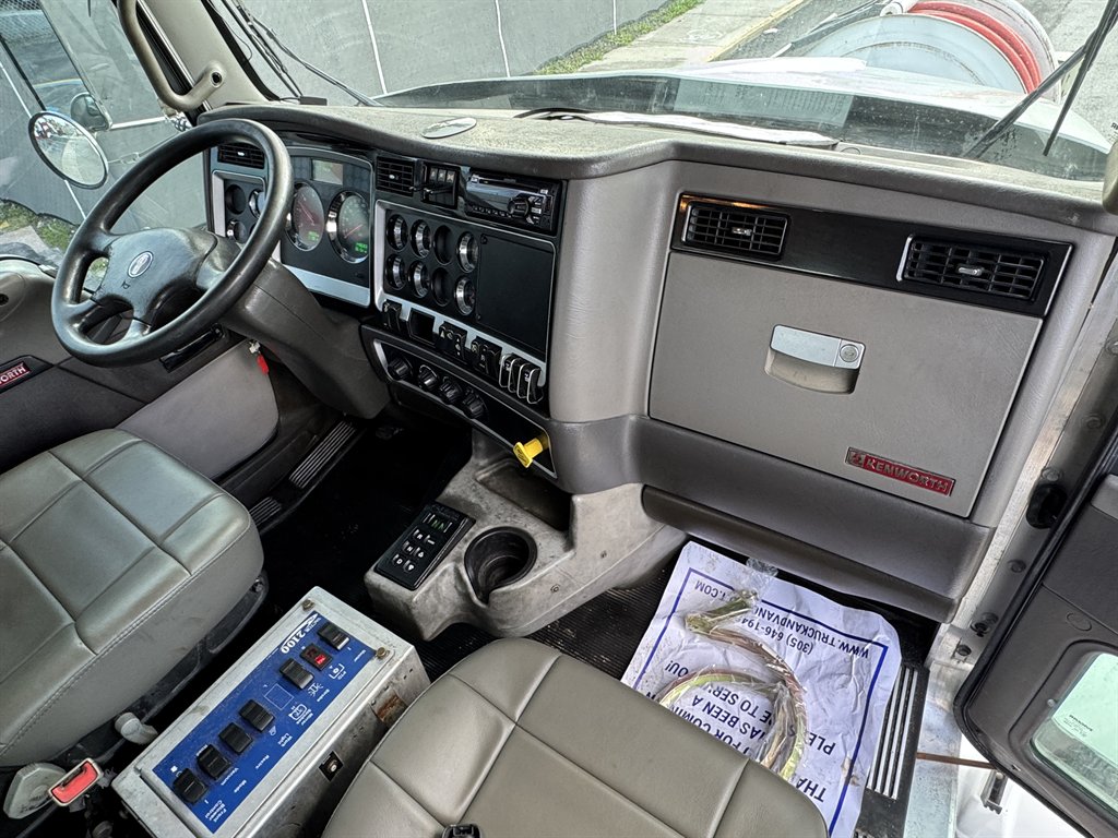2015 Kenworth T8 Series - $119,995