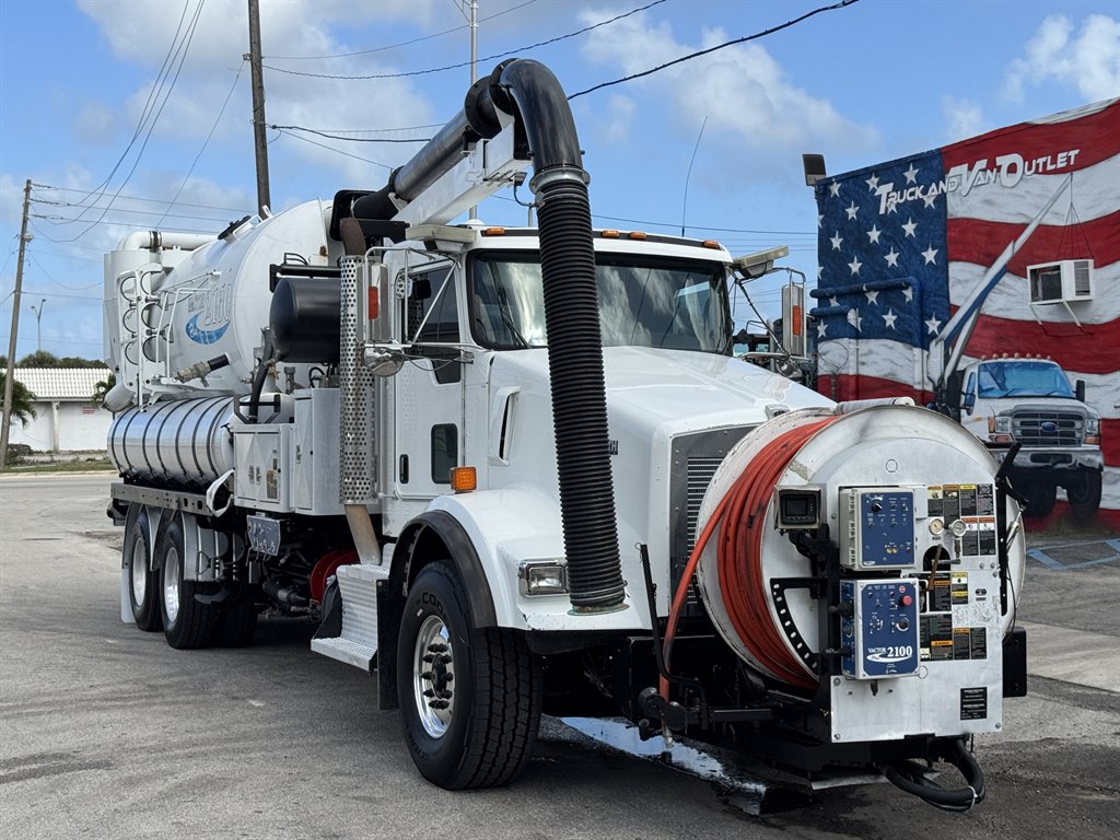 2015 Kenworth T8 Series - $119,995