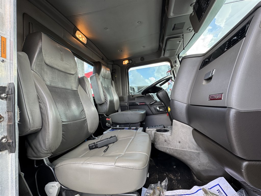 2015 Kenworth T8 Series - $119,995