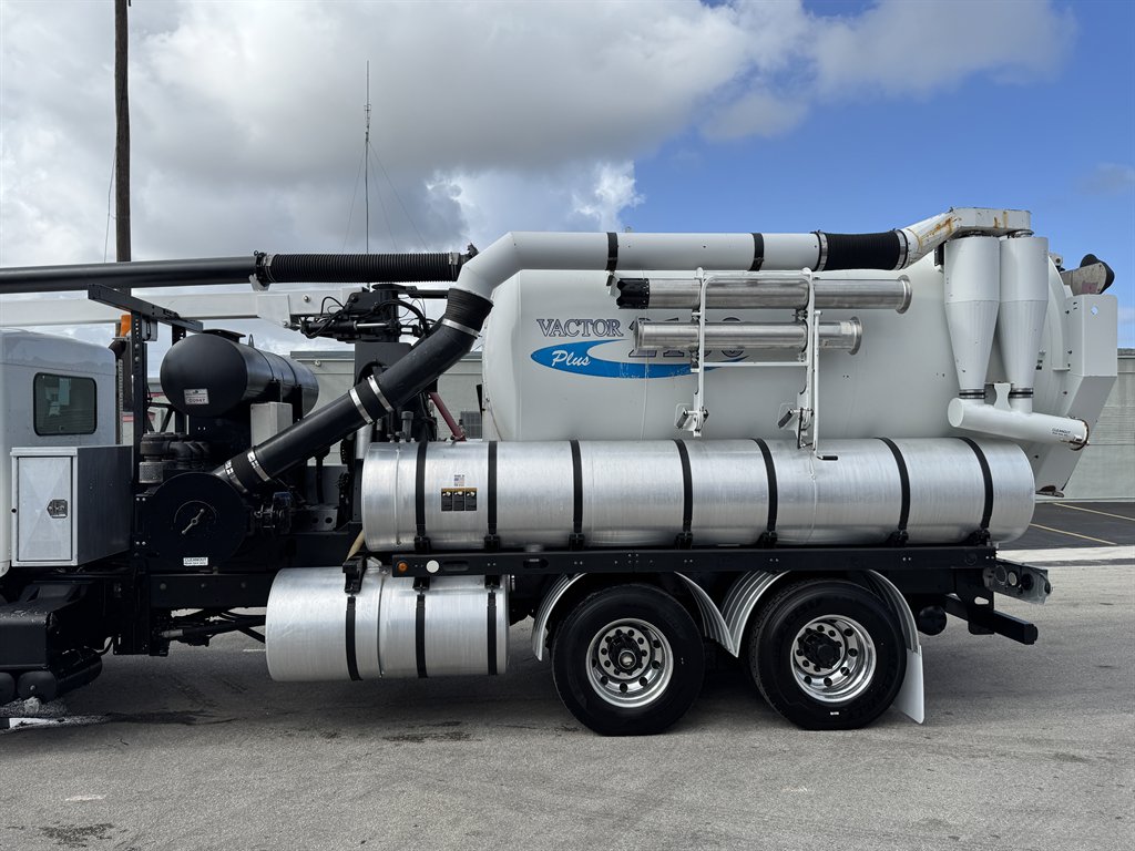 2015 Kenworth T8 Series - $119,995