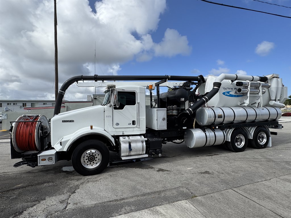 2015 Kenworth T8 Series - $119,995