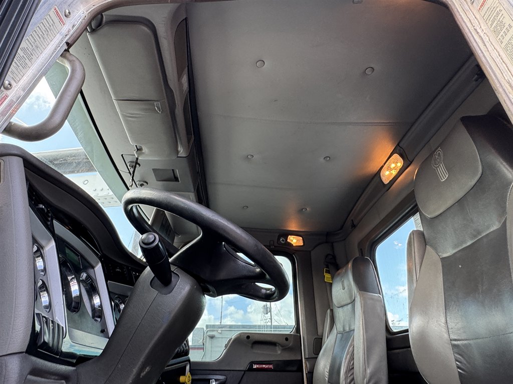 2015 Kenworth T8 Series - $119,995