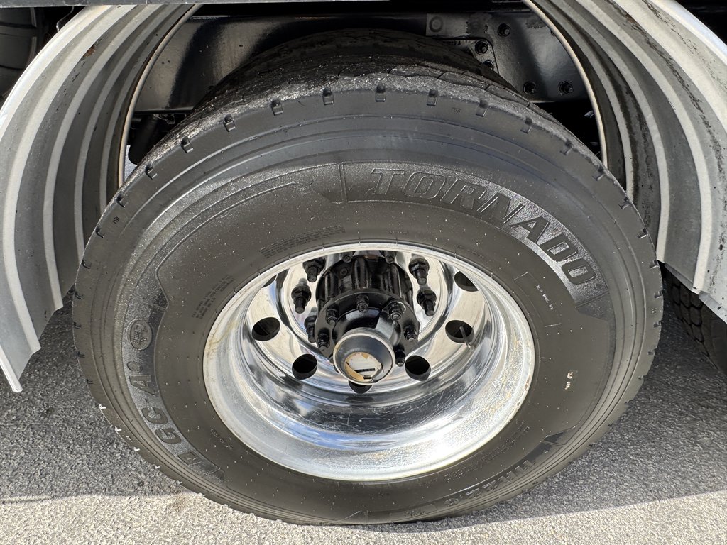 2015 Kenworth T8 Series - $119,995