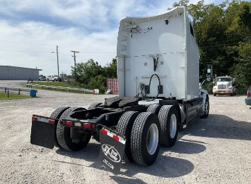 2020 Peterbilt 579 - $35,995