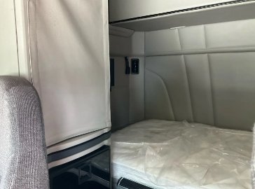 2020 Peterbilt 579 - $35,995