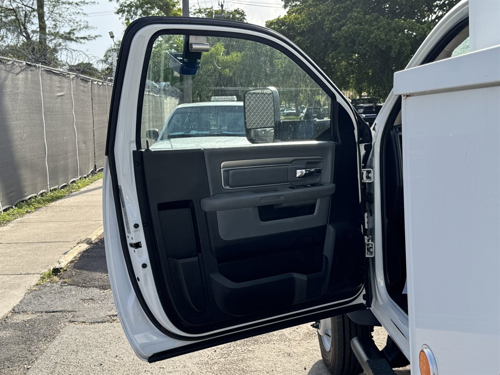 2017 Ram 5500 Chassis Cab - $32,995