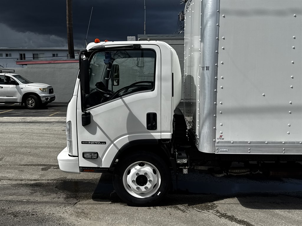 2020 Isuzu Npr-hd - $24,995