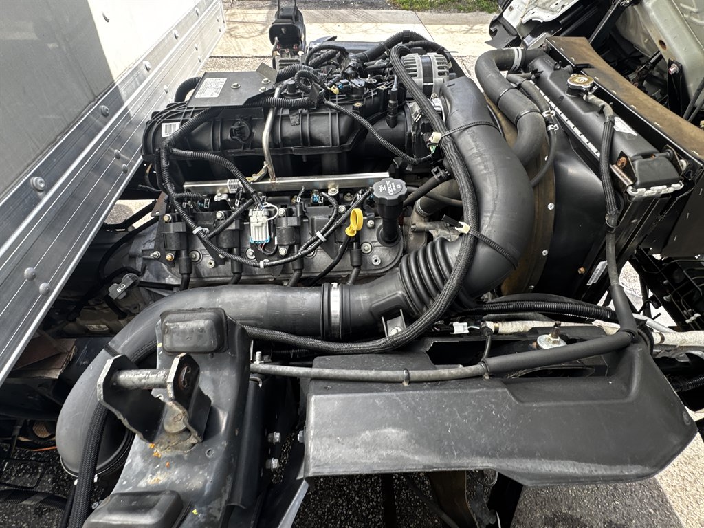 2020 Isuzu Npr-hd - $24,995