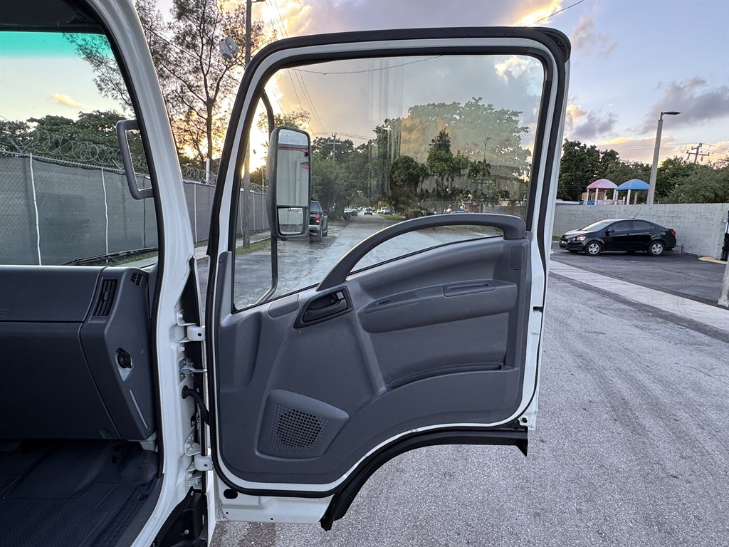 2019 Isuzu Nqr - $45,995