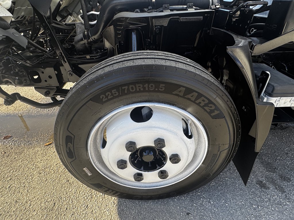 2019 Isuzu Nqr - $29,995