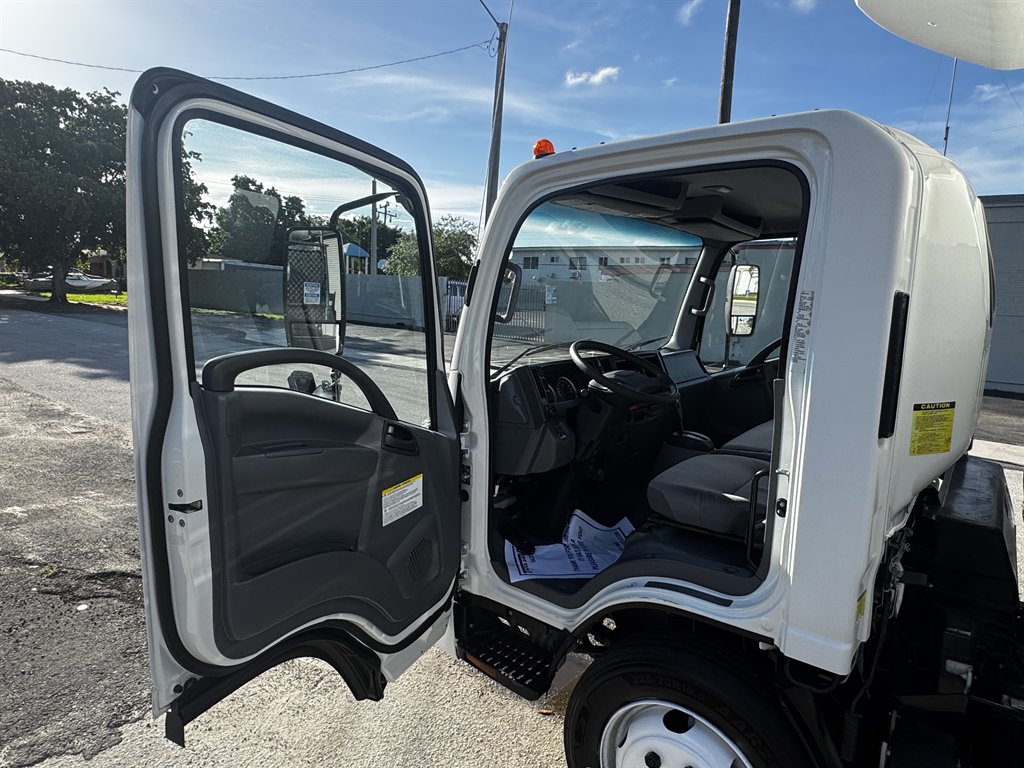 2019 Isuzu Nqr - $29,995