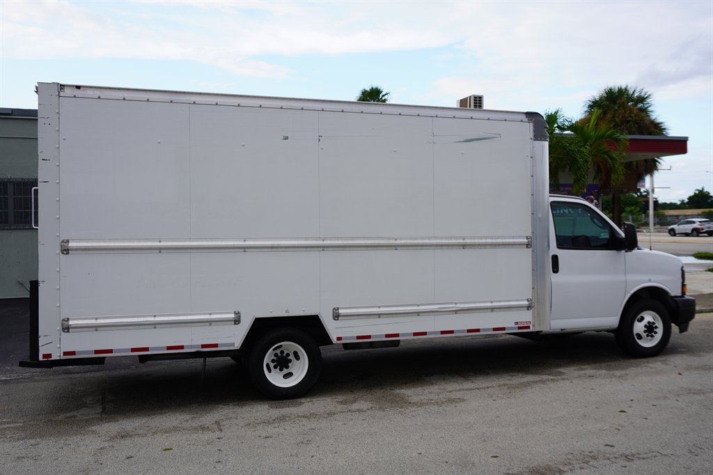 2017 GMC Savana - $14,995