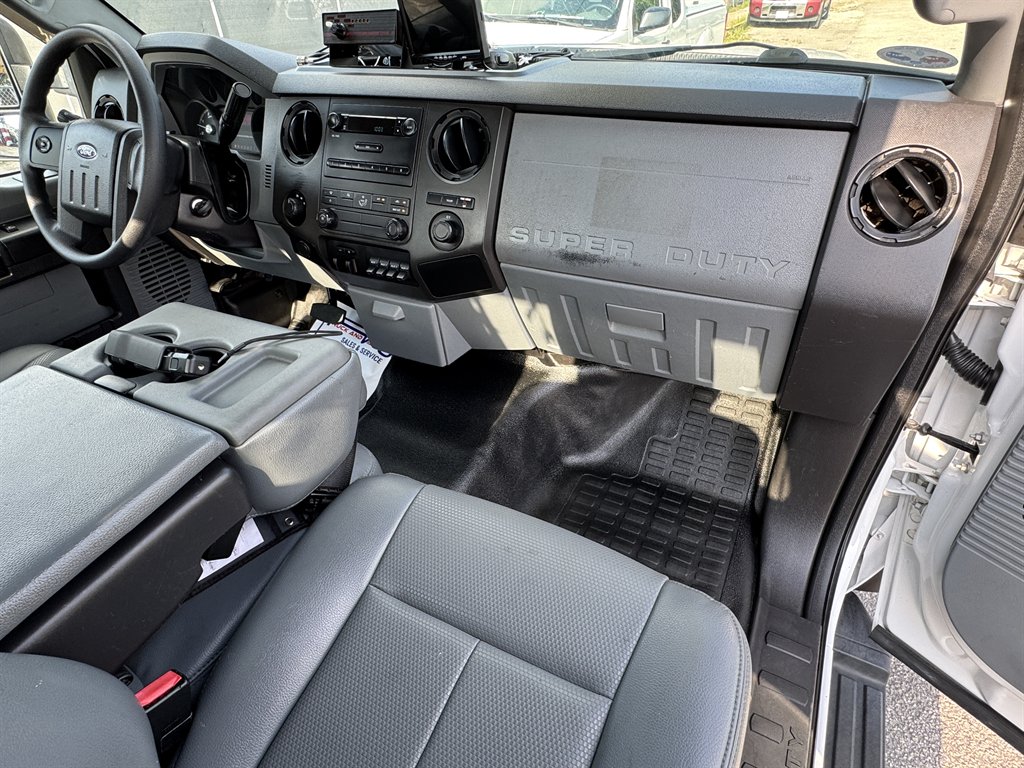 2016 Ford F-550 - $42,995