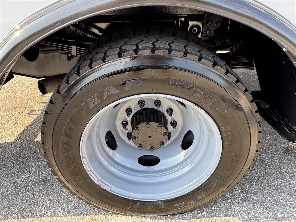 2016 Ford F-550 - $42,995