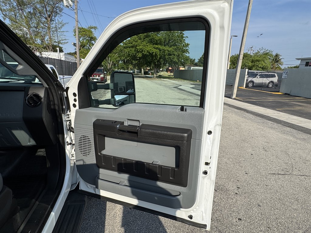 2016 Ford F-550 - $42,995