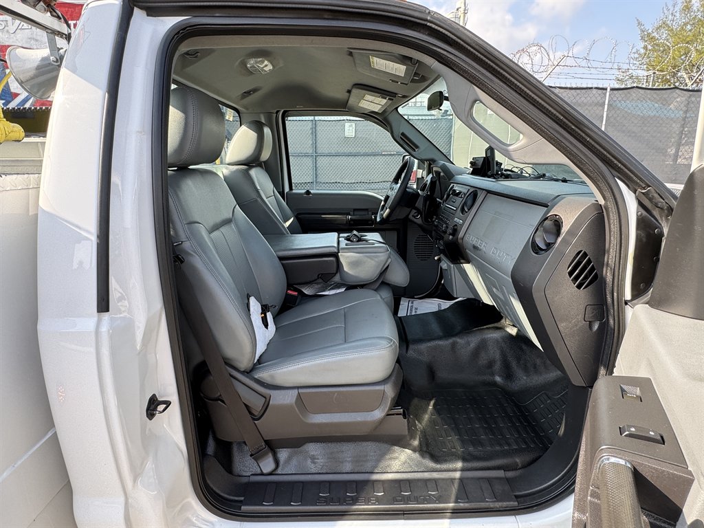 2016 Ford F-550 - $42,995