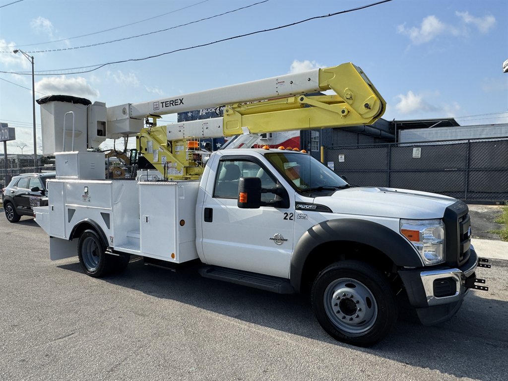 2016 Ford F-550 - $42,995