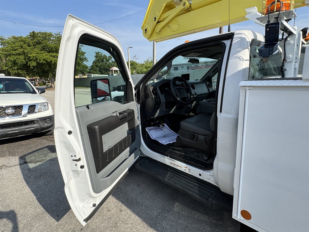 2016 Ford F-550 - $42,995