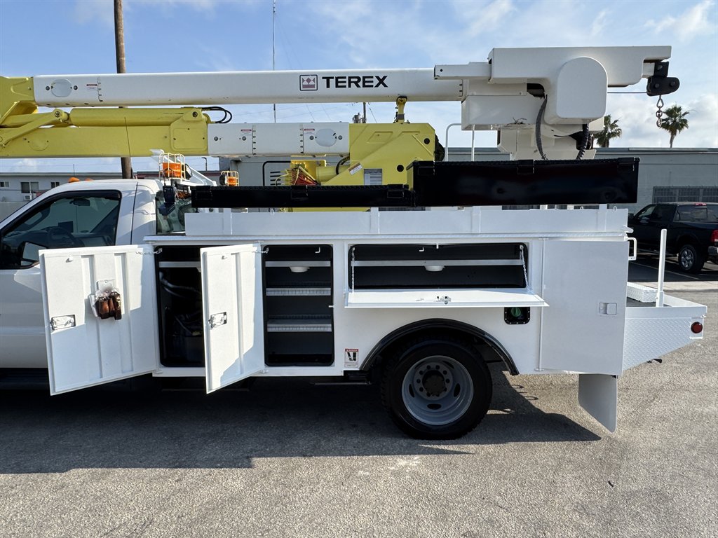 2016 Ford F-550 - $42,995