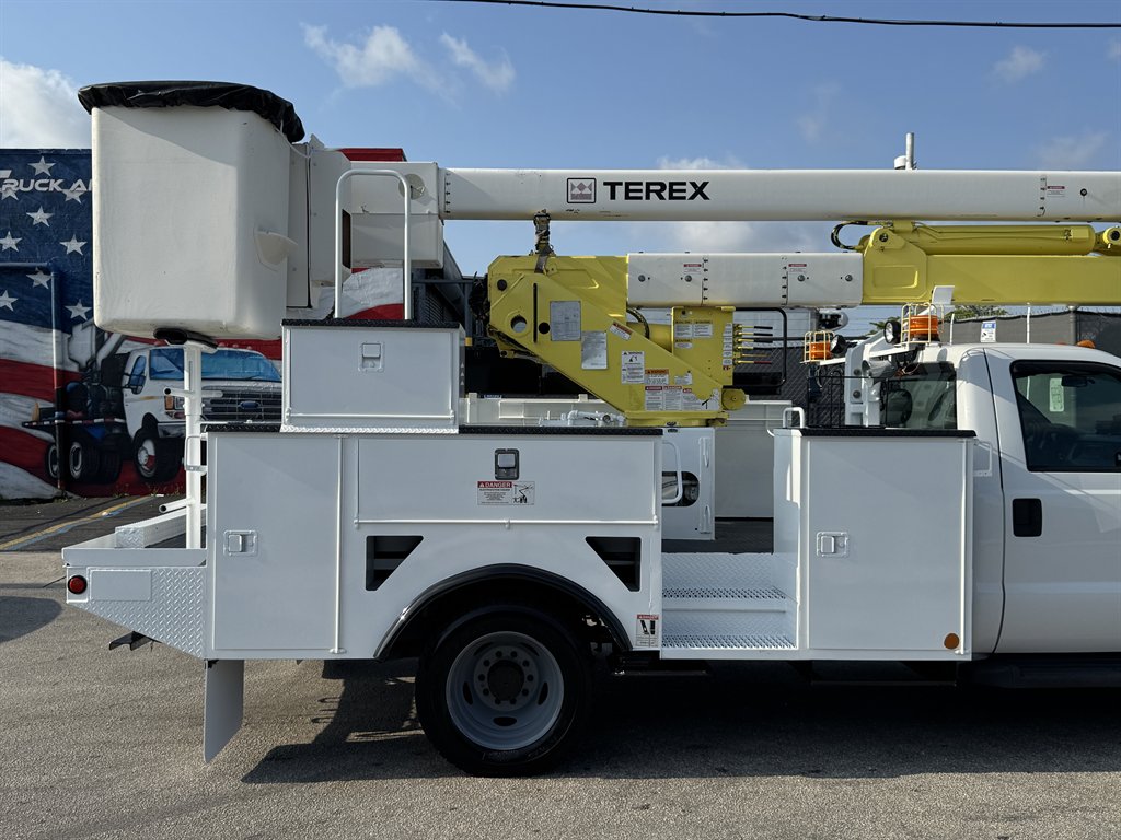 2016 Ford F-550 - $42,995