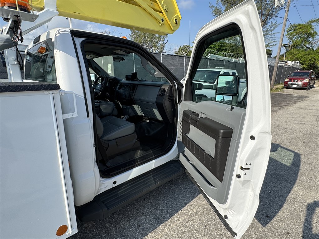 2016 Ford F-550 - $42,995