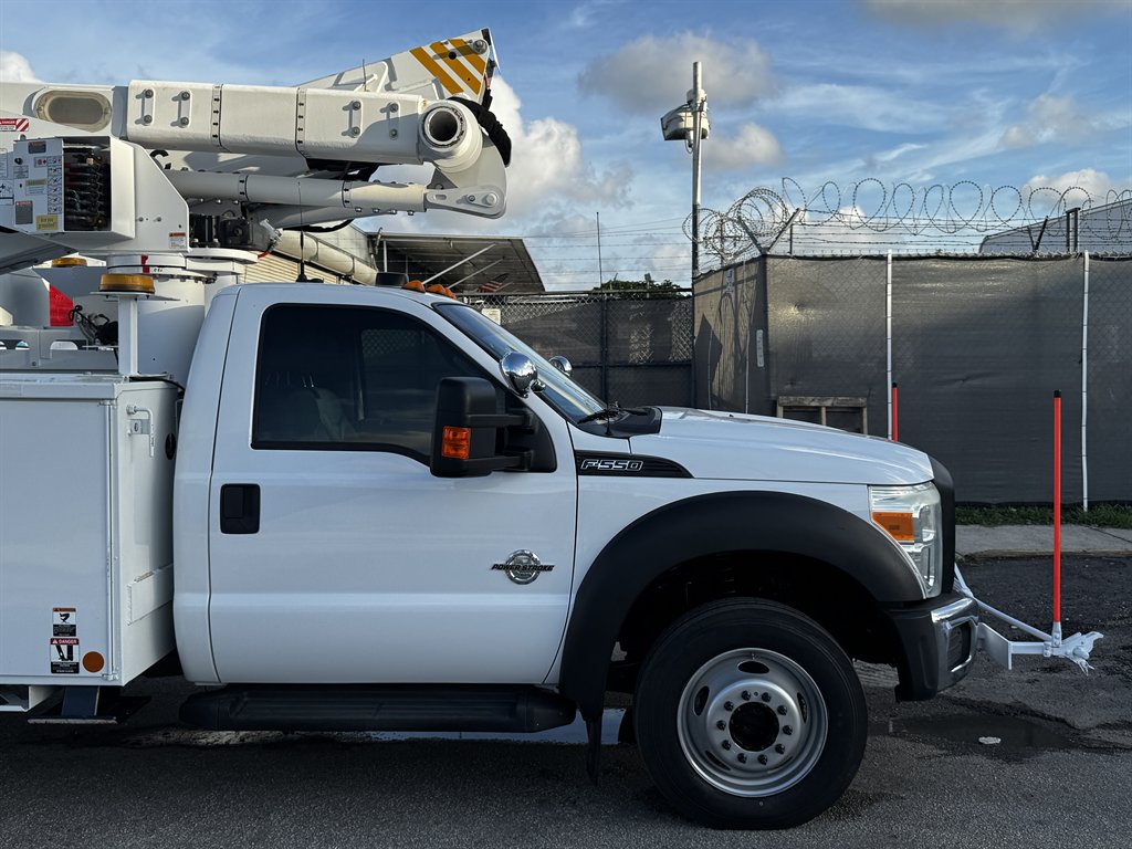 2016 Ford F-550 - $42,995