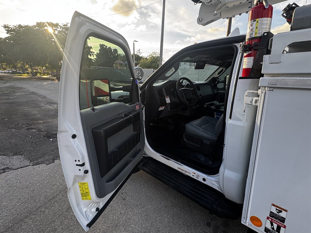 2016 Ford F-550 - $42,995