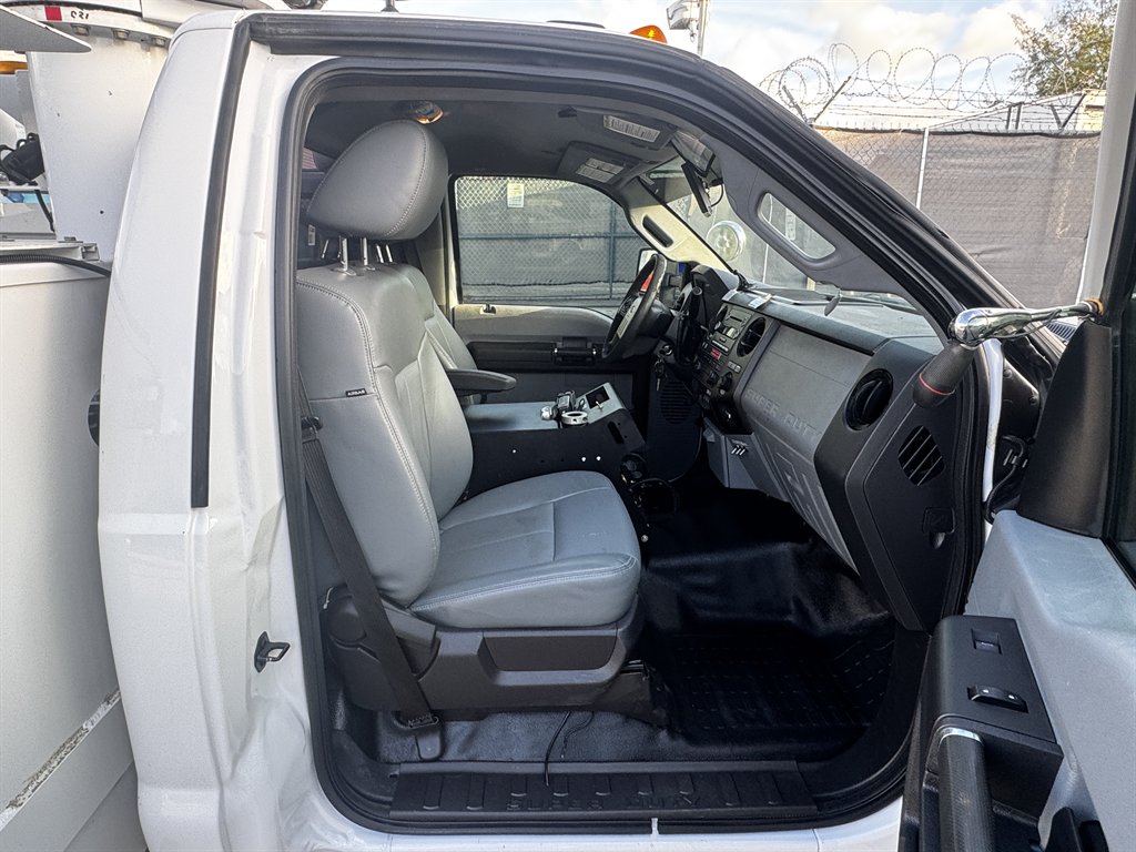 2016 Ford F-550 - $42,995