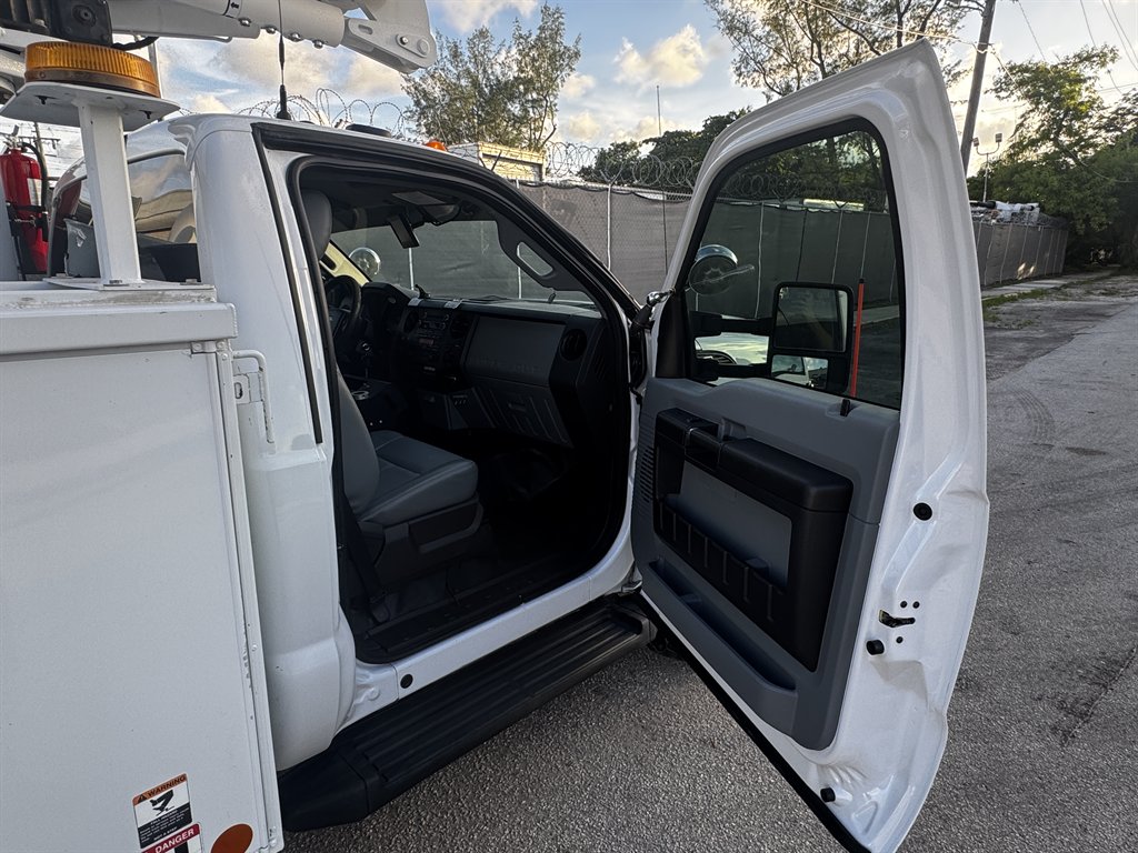 2016 Ford F-550 - $42,995