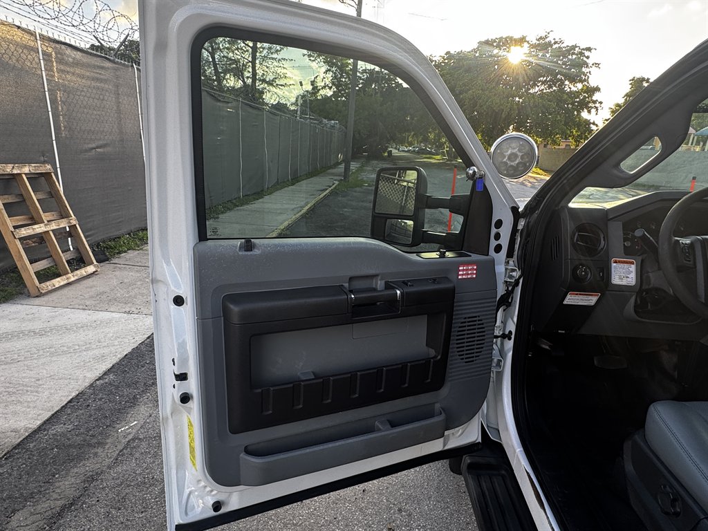 2016 Ford F-550 - $42,995