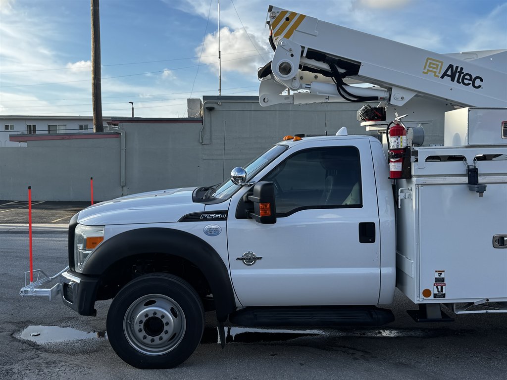 2016 Ford F-550 - $42,995