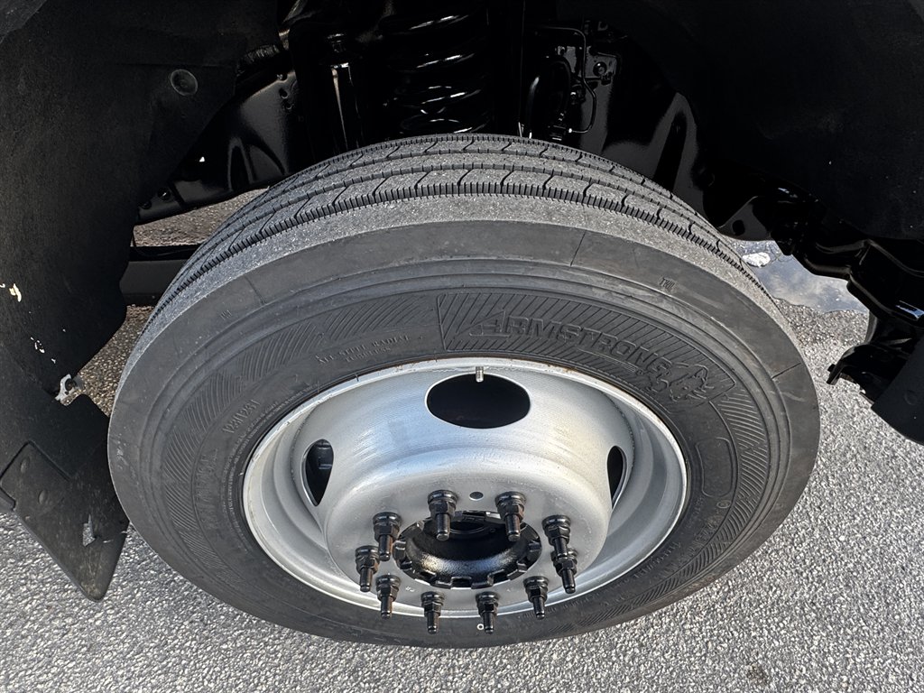 2016 Ford F-550 - $42,995