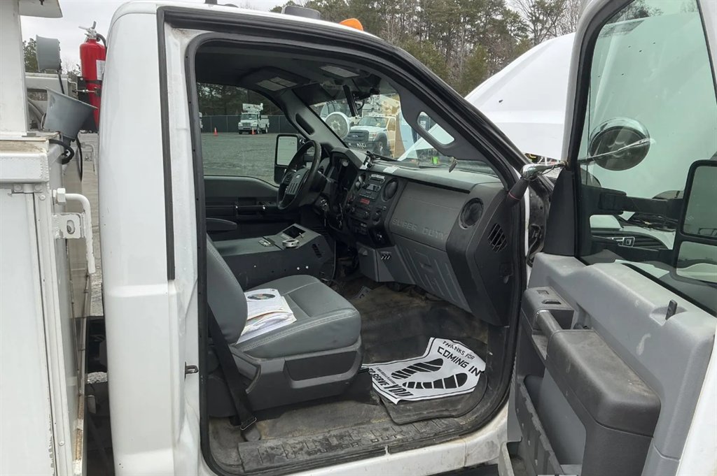 2016 Ford F-550 - $42,995