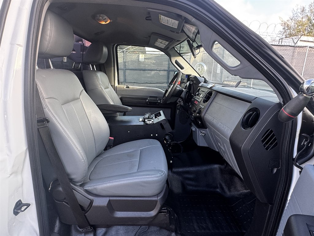 2016 Ford F-550 - $42,995