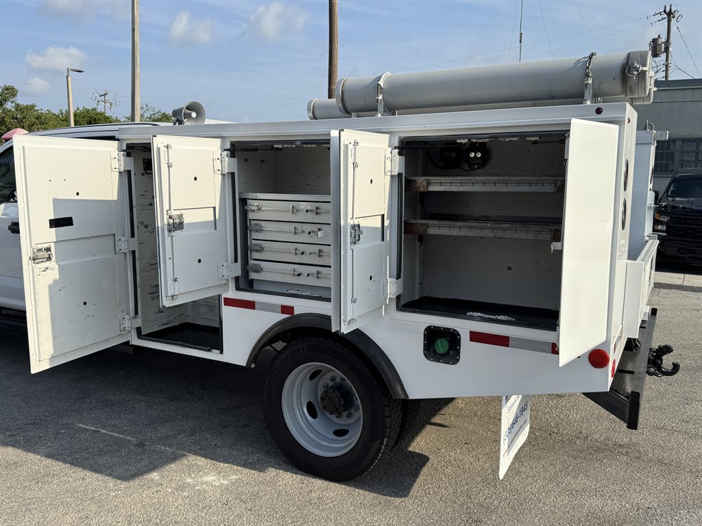 2018 Ford F-550 - $34,995