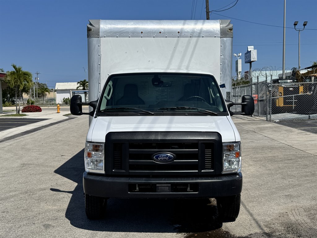 2022 Ford E-350 - $26,995