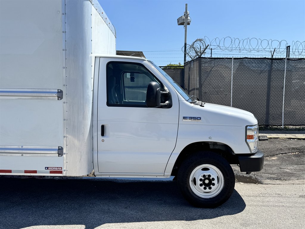 2022 Ford E-350 - $26,995