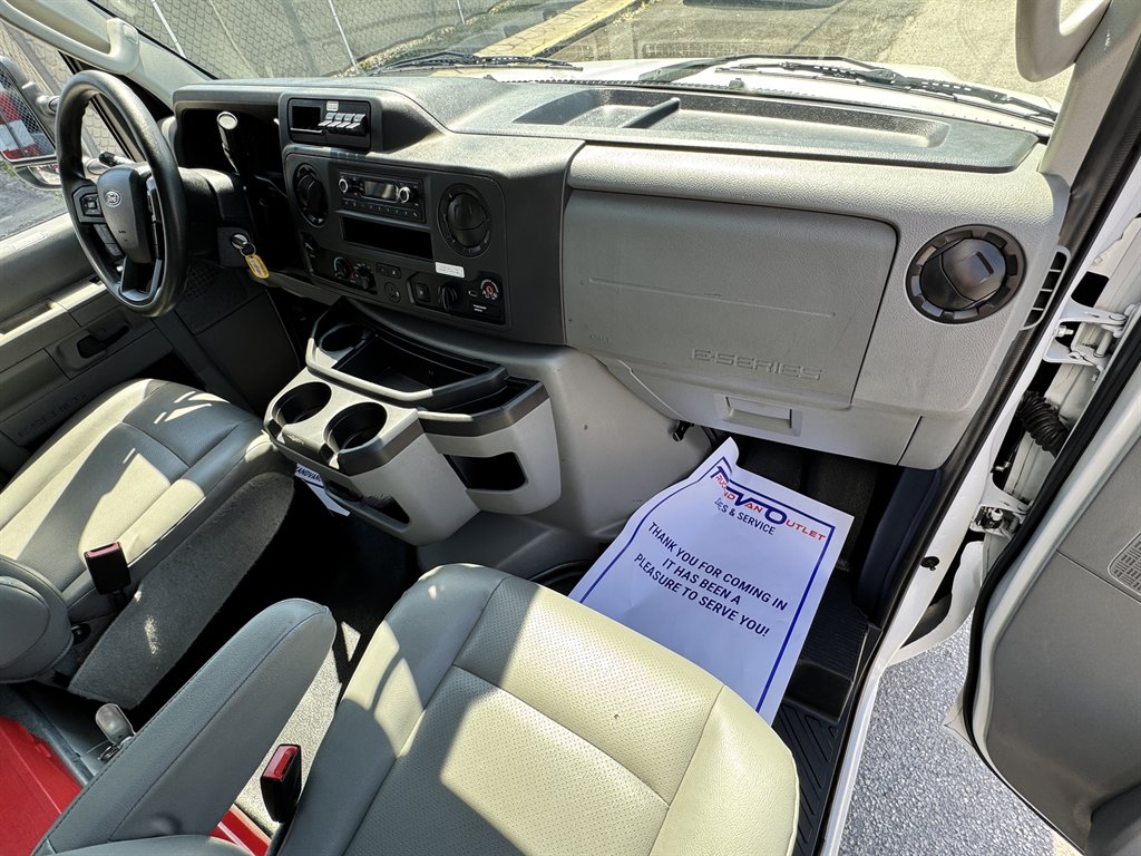 2022 Ford E-350 - $26,995