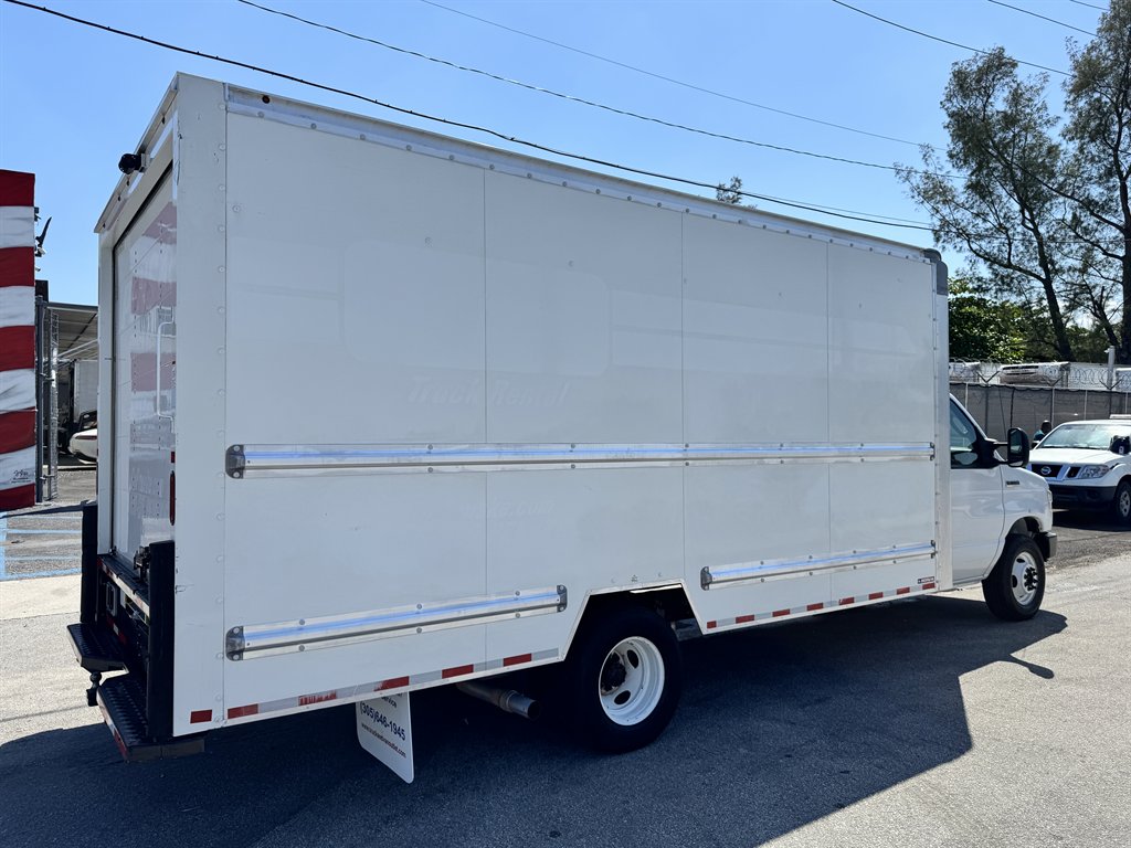 2022 Ford E-350 - $26,995