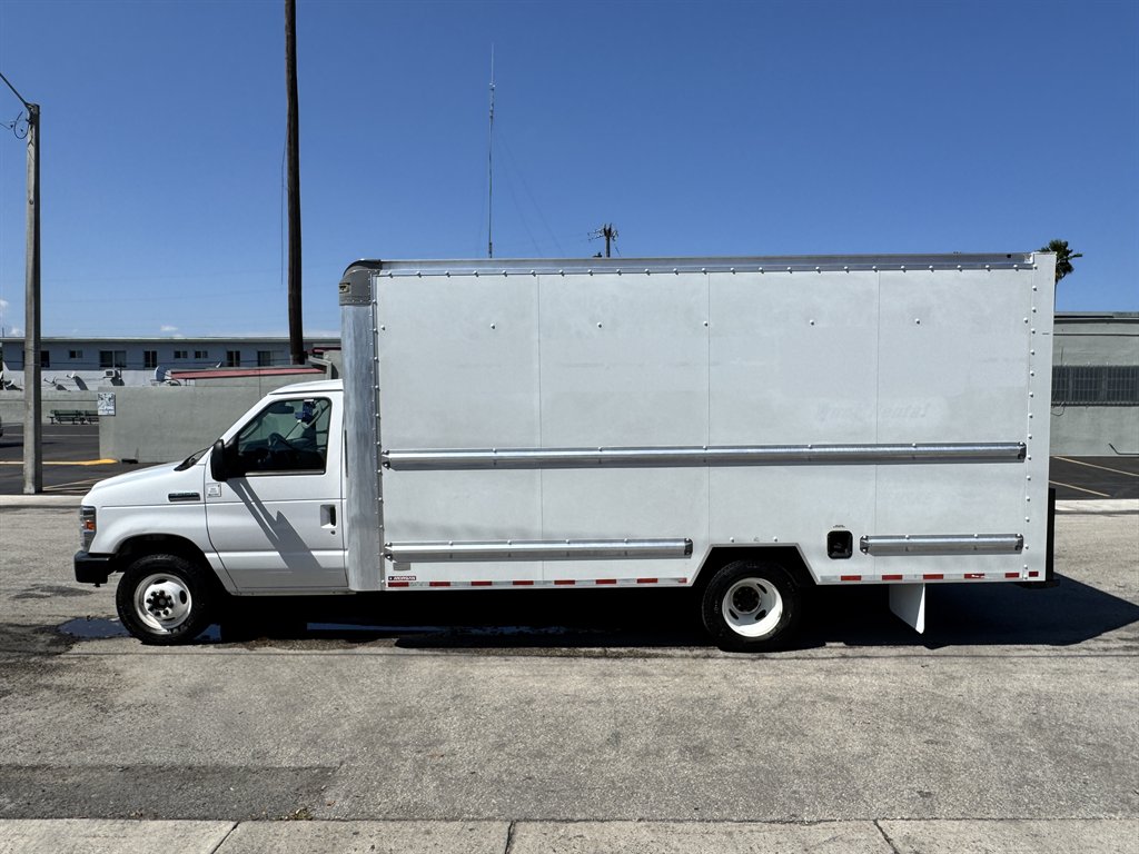 2022 Ford E-350 - $26,995