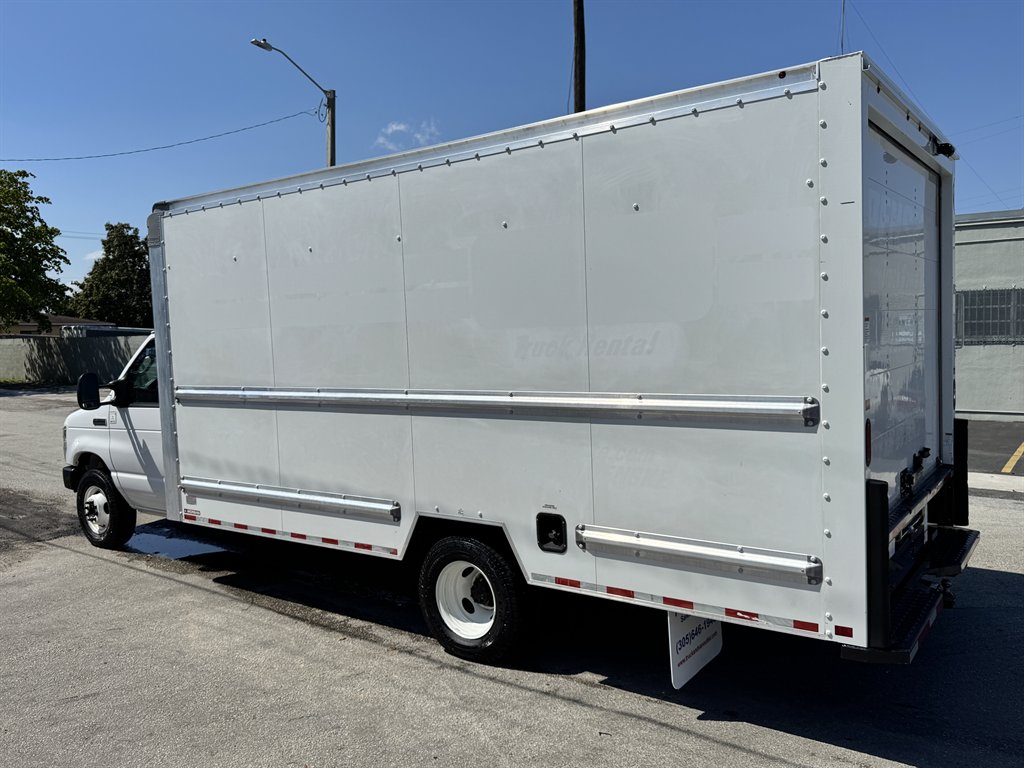 2022 Ford E-350 - $26,995