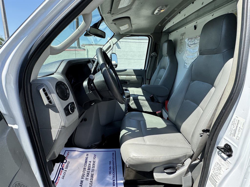 2022 Ford E-350 - $26,995