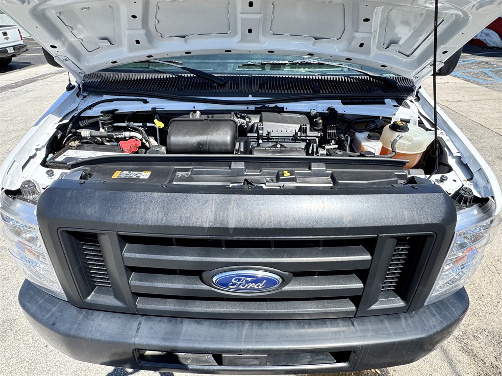 2022 Ford E-350 - $26,995
