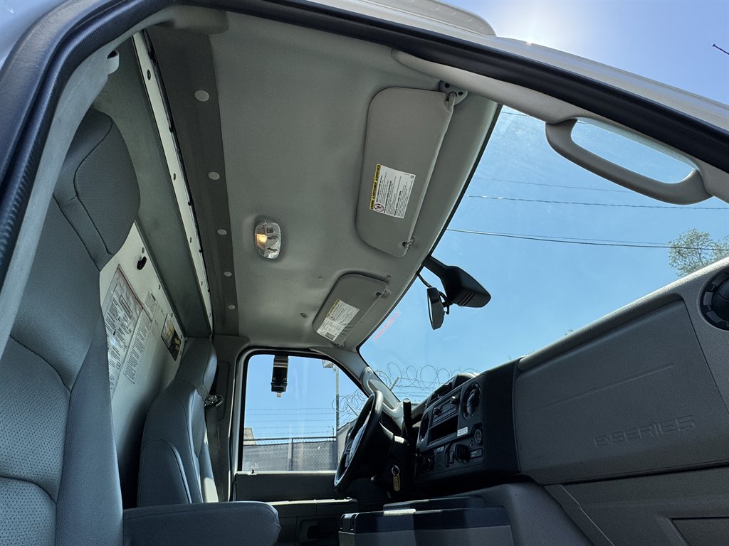 2022 Ford E-350 - $26,995