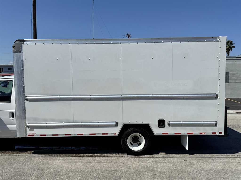 2022 Ford E-350 - $26,995