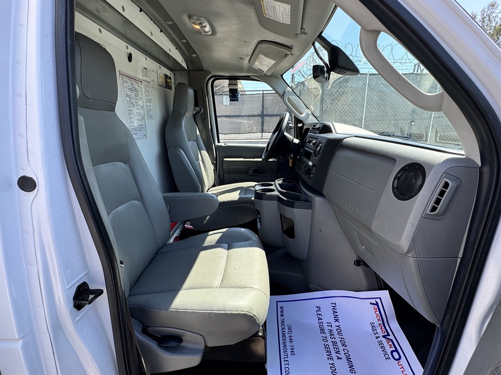2022 Ford E-350 - $26,995