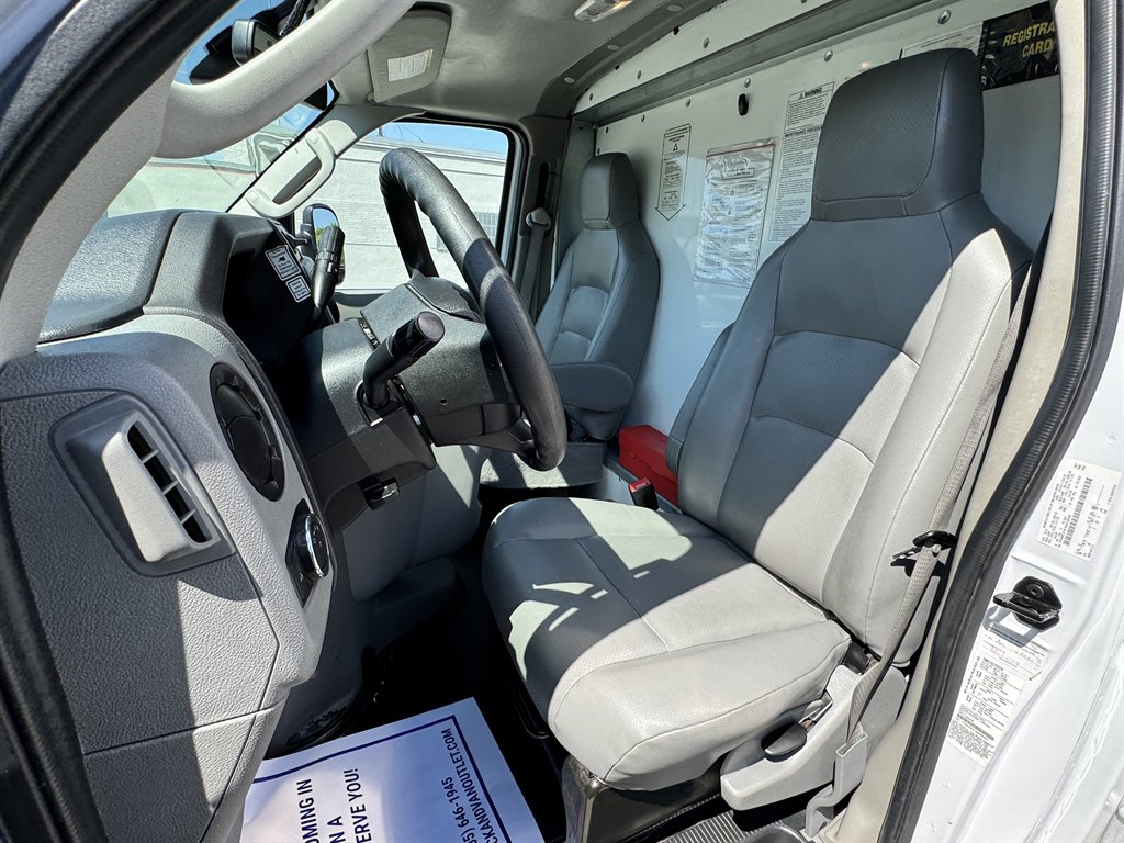 2022 Ford E-350 - $26,995