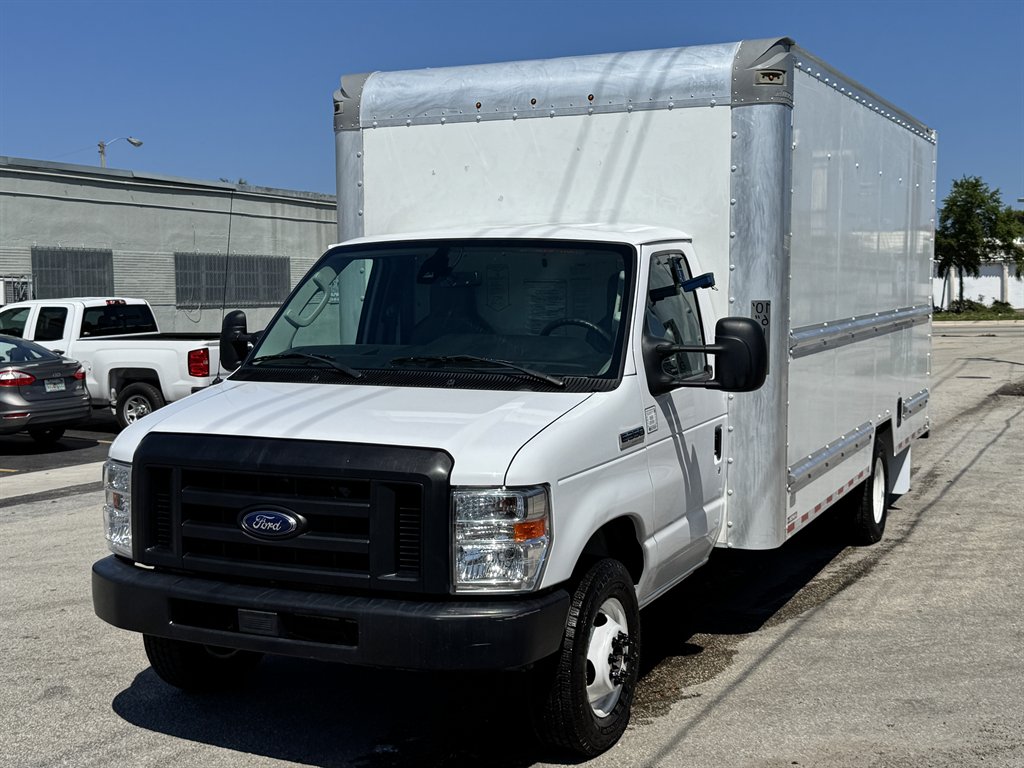 2022 Ford E-350 - $26,995